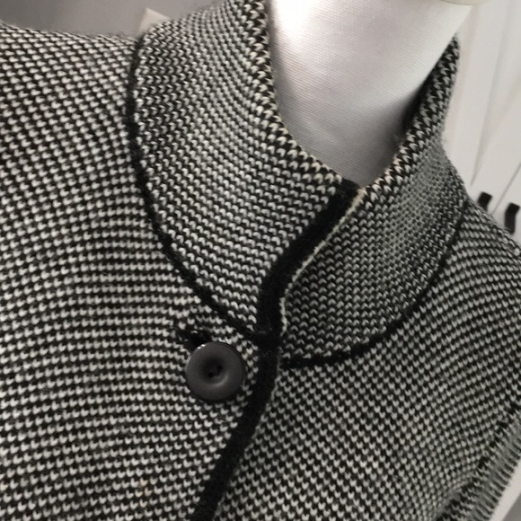 COCOGIO B & W knitted Sweater coat. Vintage. Size Medium. Wool Blend - Picture 2 of 9